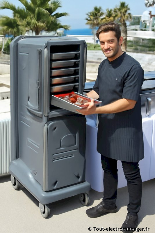 Chariot chauffant en situation: brunch exterieur