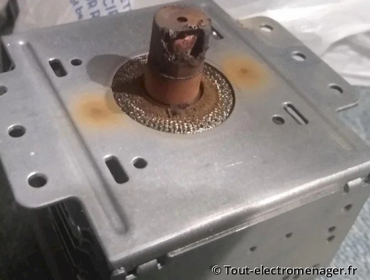 Antenne de magnétron détériorée