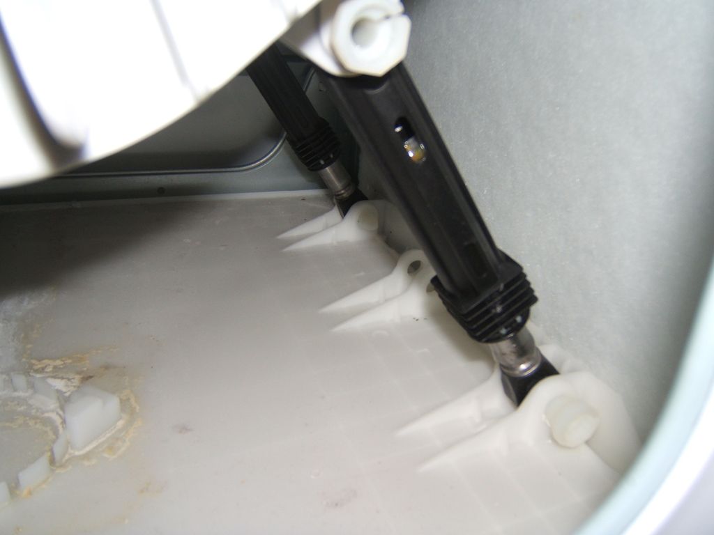 Lave-linge : comment changer les amortisseurs de cuve d'un lave-linge ?